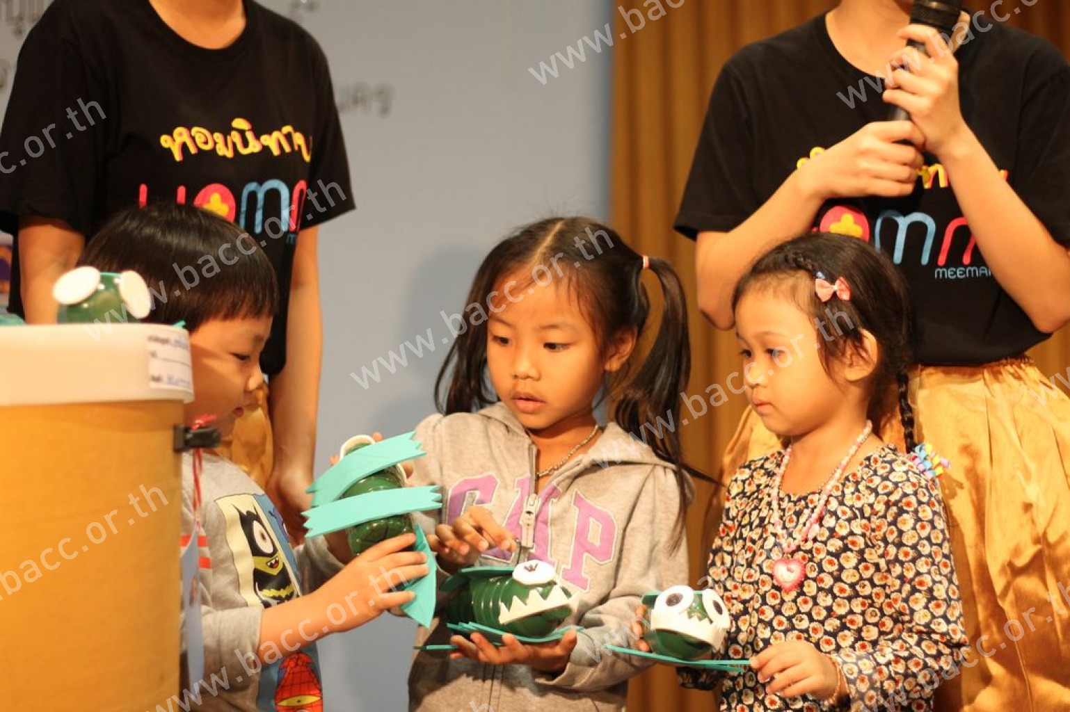Storytelling Activity for Kids: Modern E-Saew performance “Krai Tong” Date : 28 May 2016